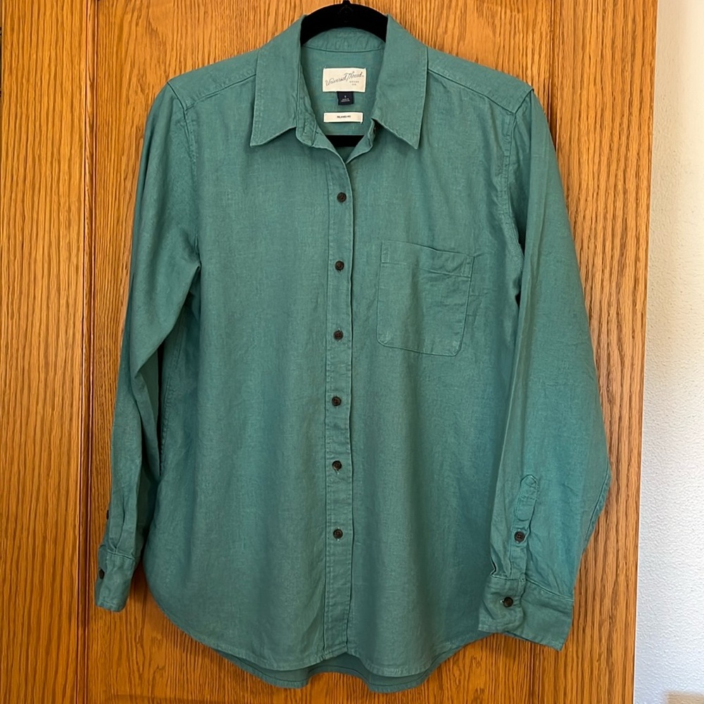 Universal Thread green button down shirt relaxed fit size small